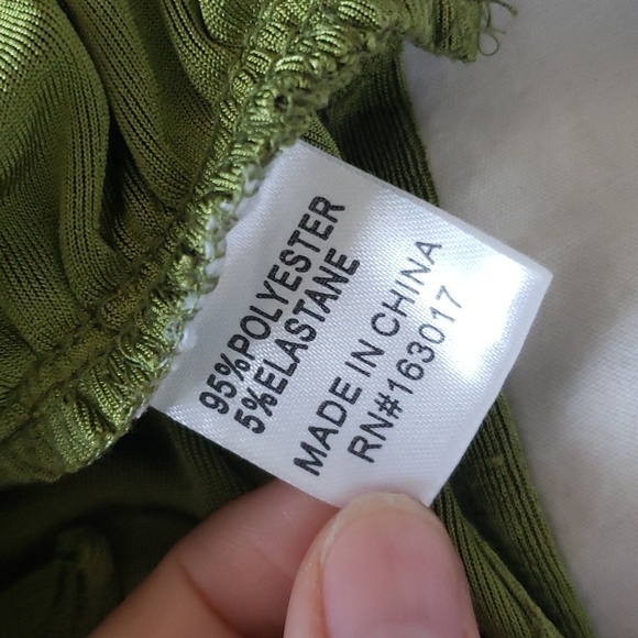 Princess polly metallic green tube top with peekaboo and wrap detailing size 4 - Picture 4 of 4